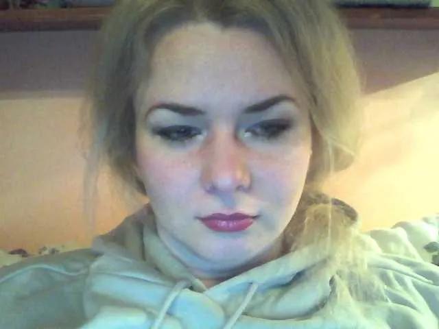 Masturbate to cute camslut HollyLaPretty HollyLaPretty from BongaCams