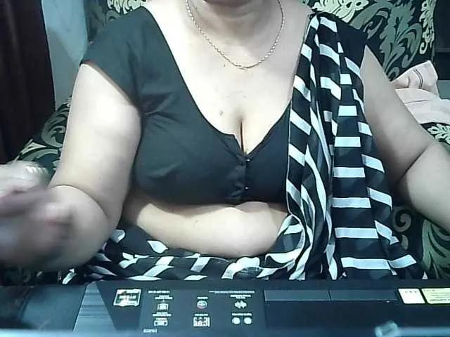 Indianbhabhimilf40 from BongaCams
