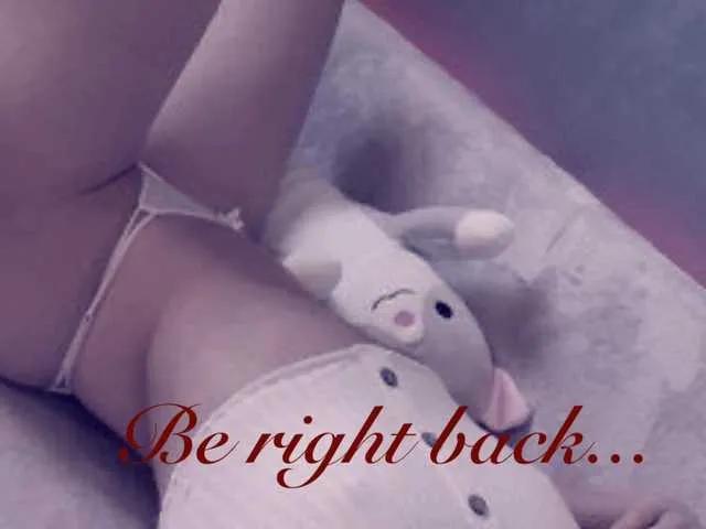 Jenniee from BongaCams