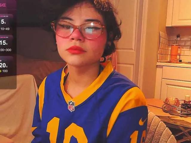 LunaMilav from BongaCams