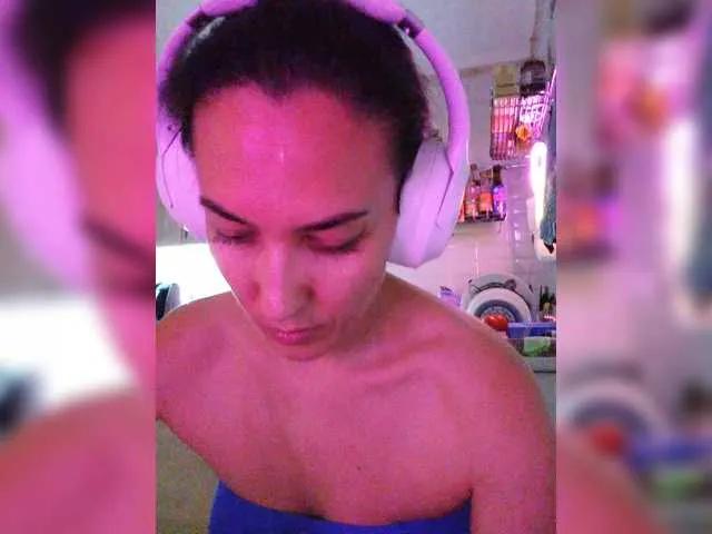 Watch Marina4Love, she wants to masturbate for you Marina4Love from BongaCams