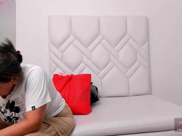 MatureNewbie from BongaCams