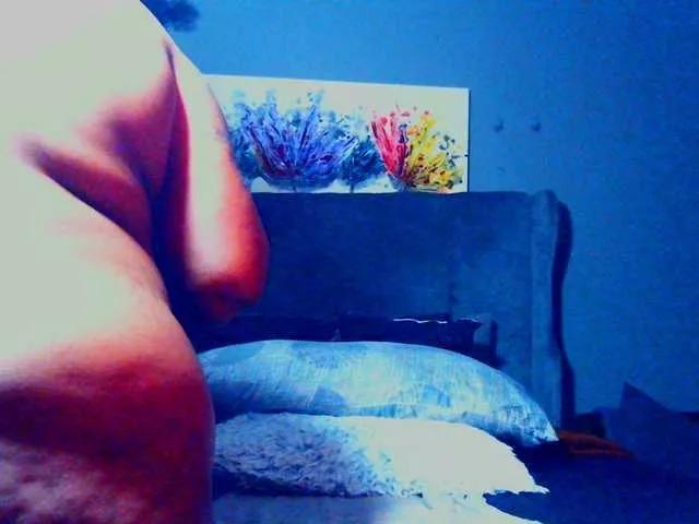 PearBlu38 from BongaCams