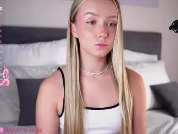 Masturbate to naked slut Alodiaacomb alodiaacomb from Chaturbate