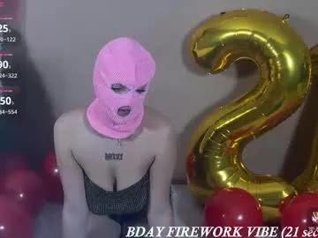zoeythepinkmask from Chaturbate