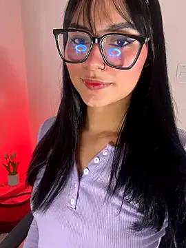 AlannaDollx from StripChat