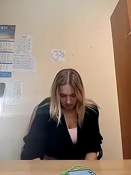 Ami_Foxy from StripChat