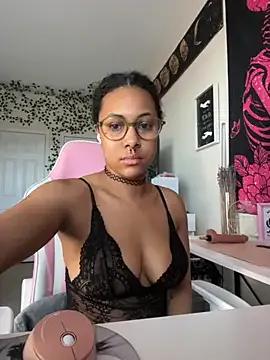 Explore sexy camwhore DreaLaLuna DreaLaLuna from StripChat