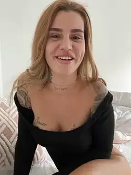 EmiliaCatalina from StripChat