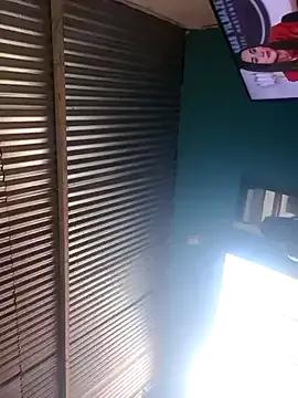 hot-mom22 from StripChat