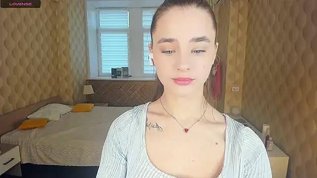 JinnyMcie from StripChat