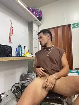 Leonardmoppet from StripChat