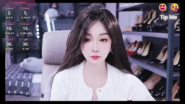 Explore Liora-, she wants to masturbate for you Liora- from StripChat