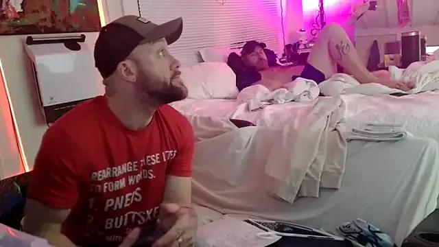 Luv2SuckBWC92 from StripChat