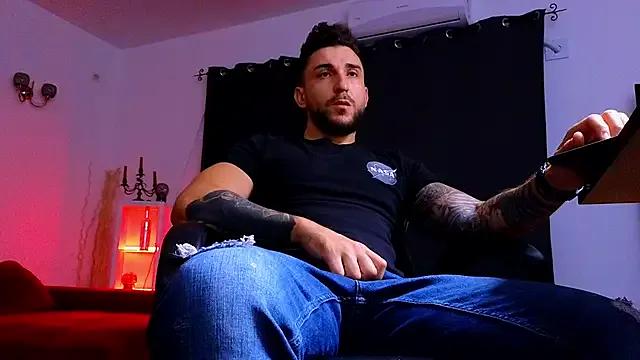 Masturbate to slutty slut MightyAaron66 MightyAaron66 from StripChat