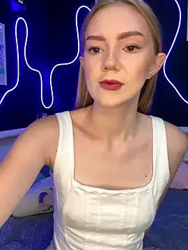 MilaMoone from StripChat