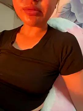 Nhi999 from StripChat