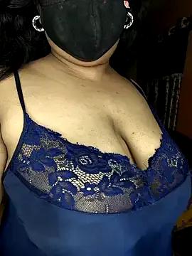 Smile-quien from StripChat