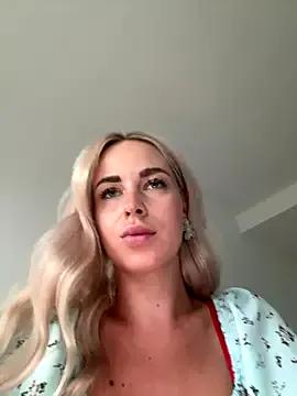 streetdoll from StripChat