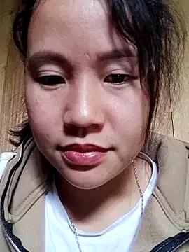 yelow-bee from StripChat